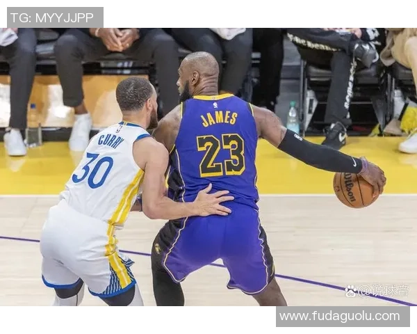 湖人对阵勇士高清赛事回顾与精彩瞬间分析